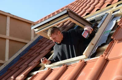 Pose de fenêtres de toit Velux à Traenheim